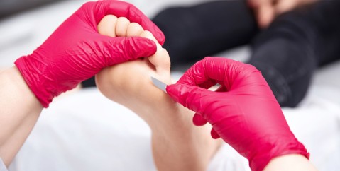 Podologo o estetista: chi cura davvero i tuoi piedi?
